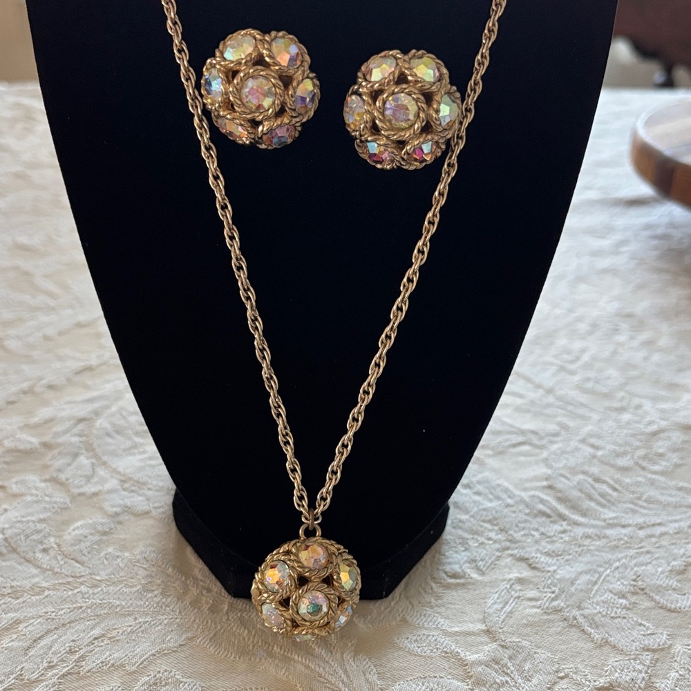Vintage Sarah Coventry Cluster Necklace and Earrings Set